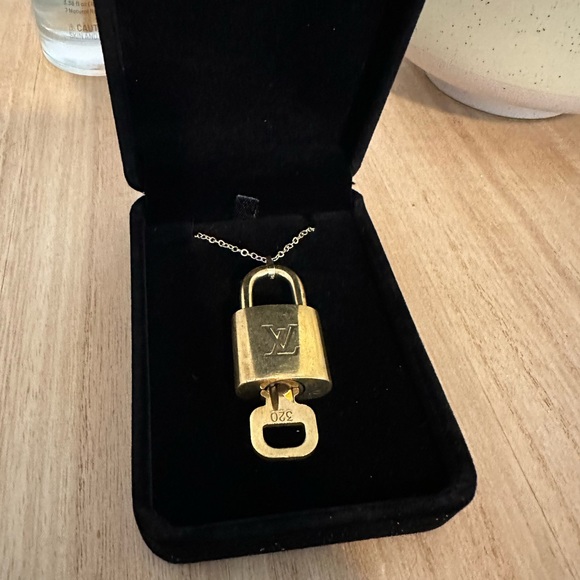 Louis Vuitton Necklace #320 - Picture 3 of 3